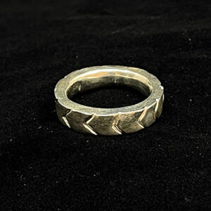 710-24</br><strong>Ring</strong></br>Barry Maitie